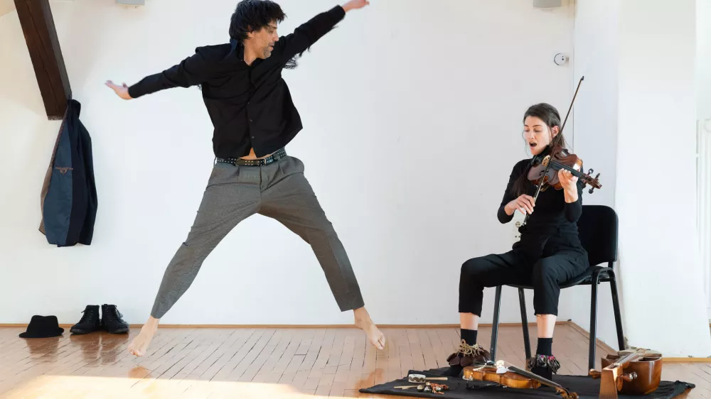 Gibalna raziskava identitet