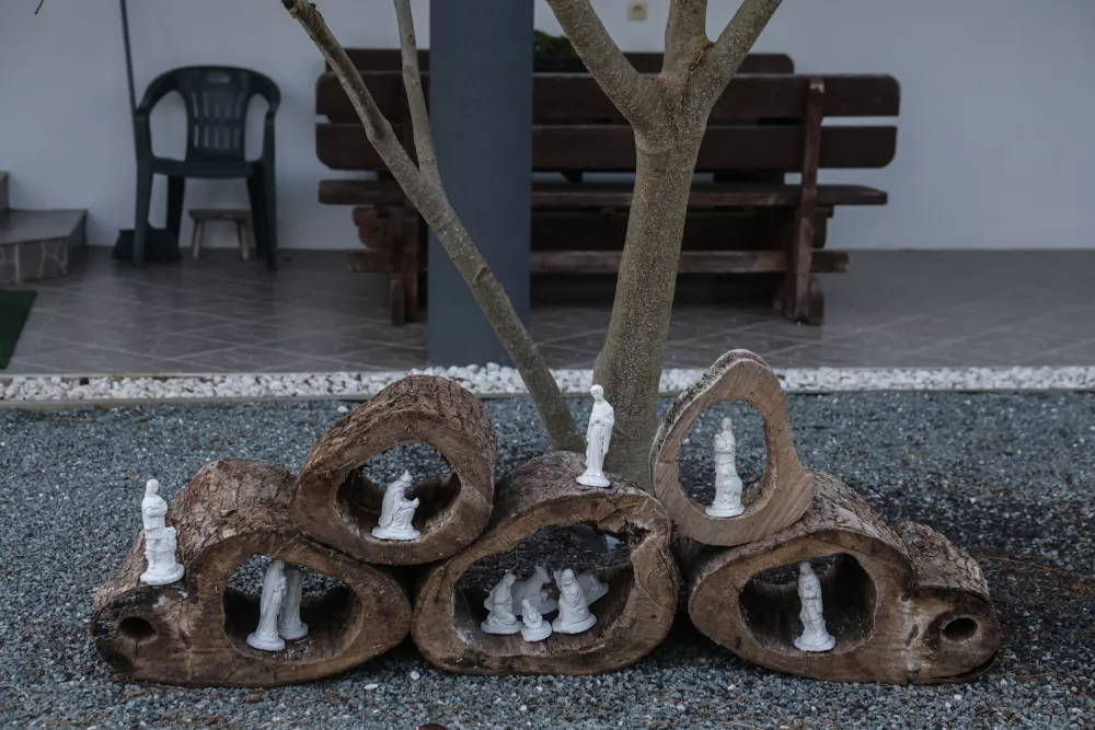 Krajani so jaslice postavili v vse skrite kotičke v vasi