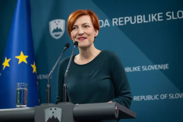 Ljubljana, vlada.Novinarska konferenca po redni tedenski seji vlade.Ministrica za kulturo Asta Vrecko.