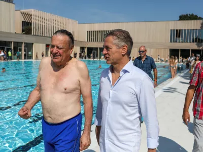 - Dr. Robert Golob, predsednik vlade RS, - Zoran Jankovič, Župan MOL, zgoraj brez- 20.07.2025. - Svečana otvoritev prenovljenega bazena Vevče.//FOTO: Bojan Velikonja