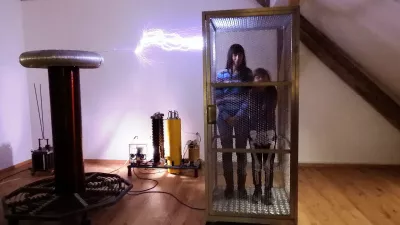 faradayeva kletka teslini poskusi / Foto: Katja Petrovec 