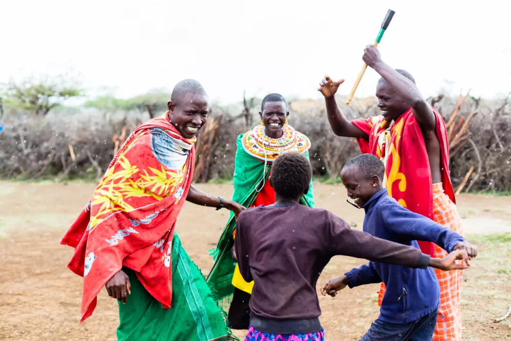 Massai family celebrating and dancing / Foto: Kzenon, Getty Images/istockphoto