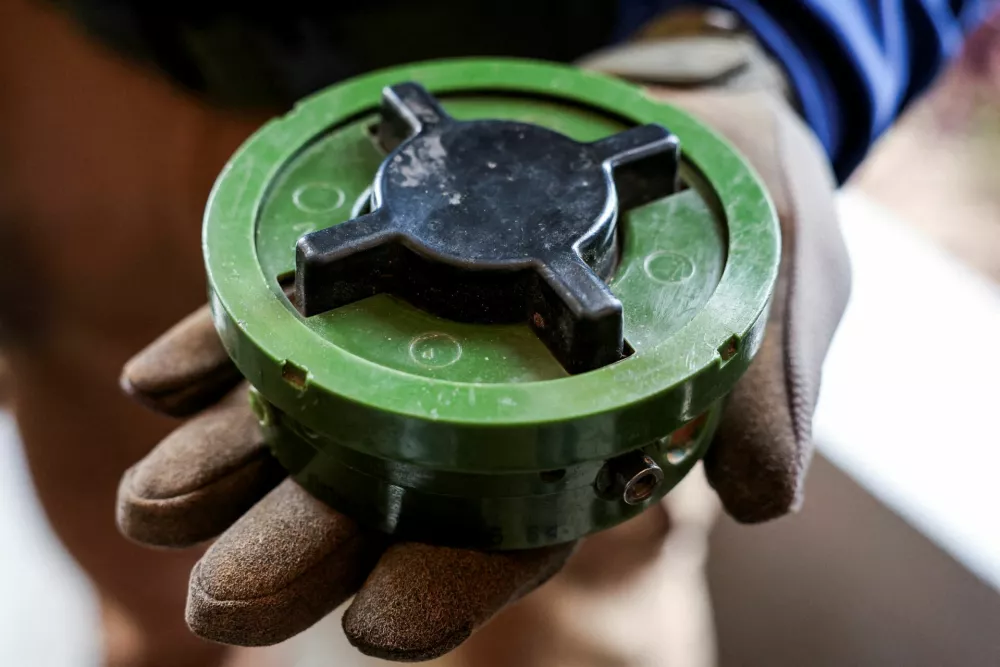 FILE PHOTO: A member of the Thailand Mine Action Center (TMAC) holds a PMN-2 mine during an inspection by diplomats from 33 countries following a ceasefire between Cambodia and Thailand, in Sisaket province, Thailand, August 16, 2025. REUTERS/Chalinee Thirasupa/File Photo