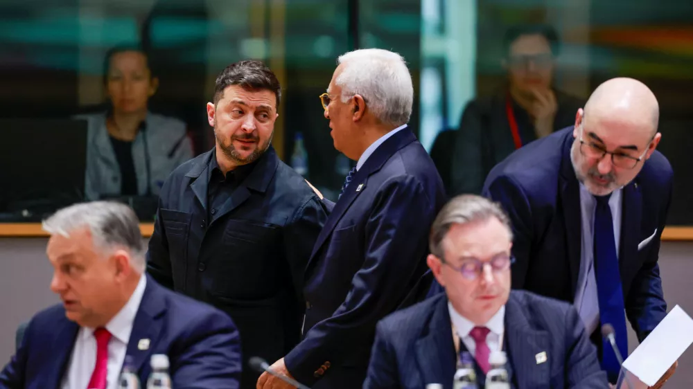 Ukrainian President Volodymyr Zelenskiy speaks with European Council President Antonio Costa as they attend a European Union leaders' summit in Brussels, Belgium, December 18, 2025. REUTERS/Stephanie Lecocq/Pool
