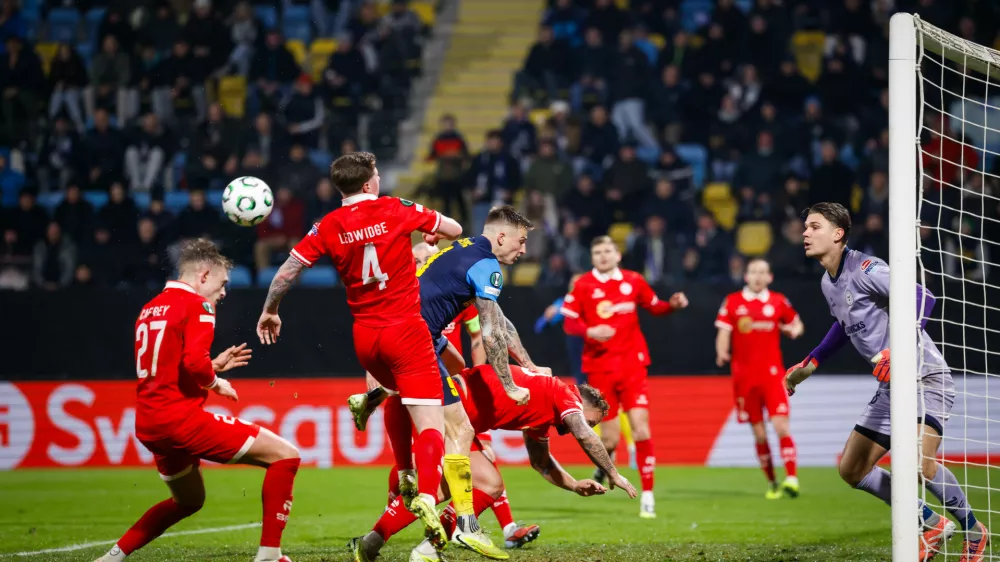 Celje, Stadion Z'Dezele.Nogometna konferencna liga, 6. krog, Celje - Shelbourne.