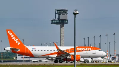 FILED - 08 May 2024, Brandenburg, Schönefeld: An Easyjet aircraft taxis at Berlin Brandenburg Airport BER. Photo: Patrick Pleul/dpa