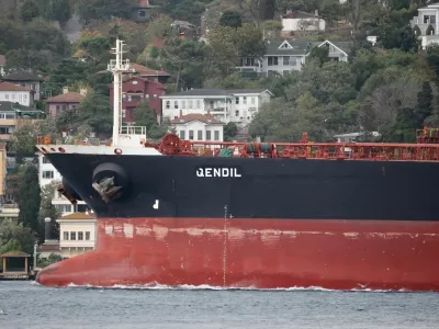 FILE PHOTO: Crude oil tanker Qendil transits the Bosphorus in Istanbul, Turkey, October 27, 2025. REUTERS/Yoruk Isik/File Photo