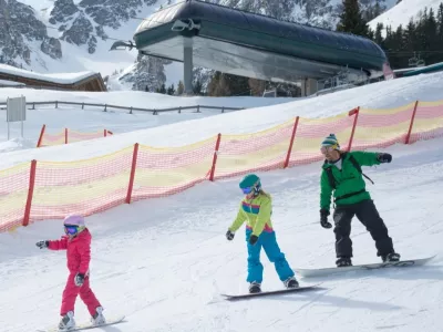 Smuči&scaron;če Muttereralm pri Innsbrucku je moralo zaradi vremenskih razmer začasno zapreti proge. Foto: innsbruck_muttereralm