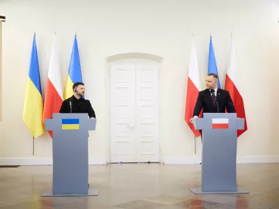 HANDOUT - 19 December 2025, Poland, Warsaw: Ukrainian President Volodymyr Zelensky and Polish President Karol Nawrocki (R)&nbsp;hold a joint press conference at the Presidential Palace in Warsaw. Photo: -/Ukrainian Presidency/dpa - ATTENTION: editorial use only and only if the credit mentioned above is referenced in full