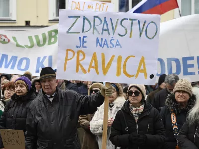  - 27.02.2023 &ndash; Piratska stranka Slovenije - protestna akcija pred Mestno hi&scaron;o Mestne občine Ljubljana - naziv akcije "Protestna čajanka proti uničevanju ljubljanskega zdravstva". Protest Pirati -//FOTO: Nik Erik Neubauer