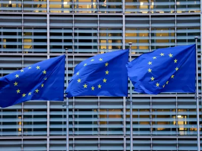 European Union flags flutter outside the EU Commission headquarters, on the day of a European Union leaders' summit in Brussels, Belgium, December 18, 2025. REUTERS/Stephanie Lecocq