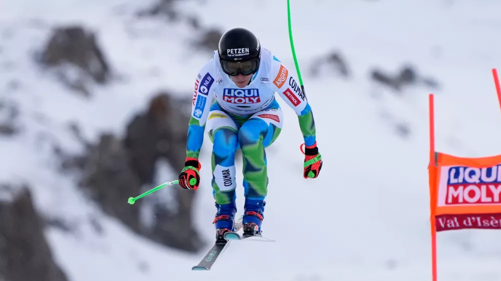 Slovenia's Ilka Stuhec speeds down the course during an alpine ski, women's World Cup downhill, in Val D'Isere, France, Saturday, Dec. 20, 2025. (AP Photo/Giovanni Auletta)