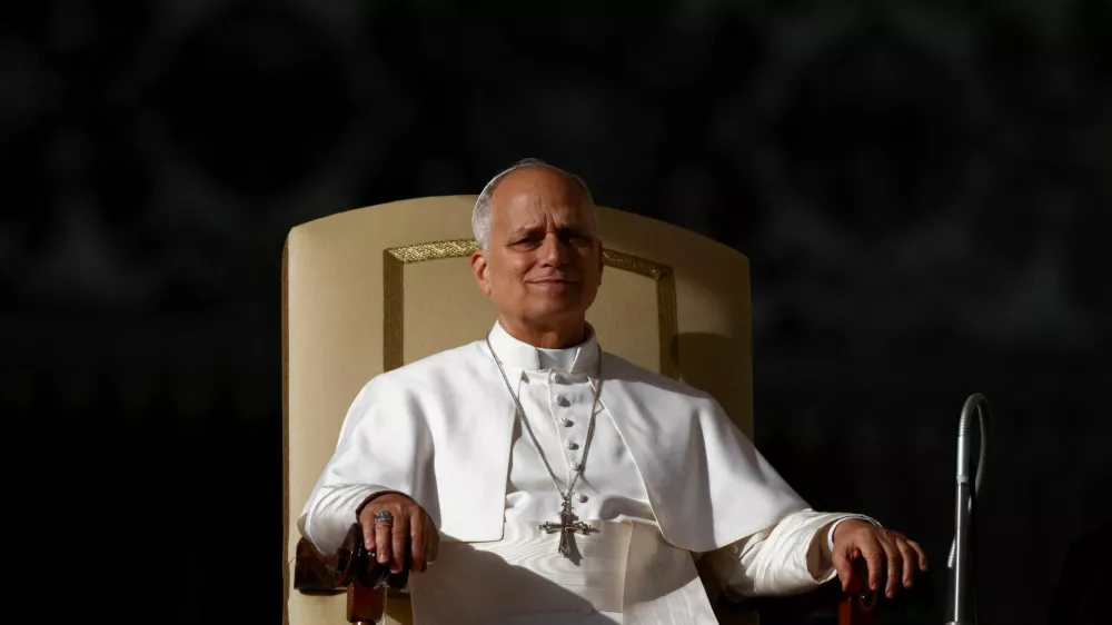 Pope Leo XIV holds an audience for the Jubilee in Saint Peter's Square at the Vatican, December 20, 2025. REUTERS/Vincenzo Livieri