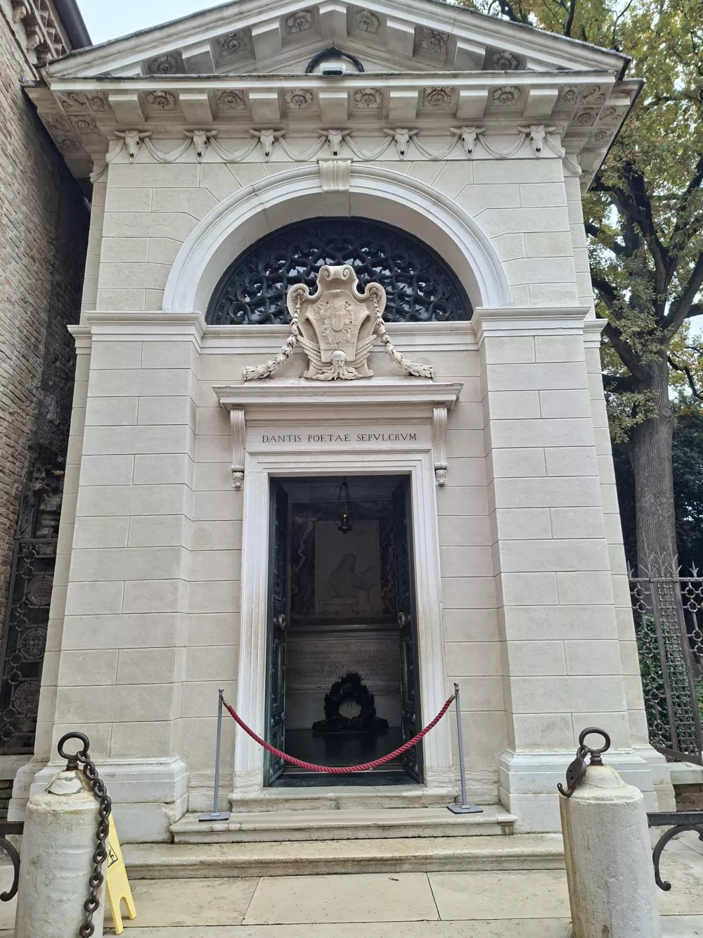 Italijansko mesto z burno preteklostjo in mozaikom, ki navdu&scaron;i tudi otroke in najstnike