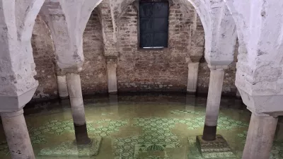 Italijansko mesto z burno preteklostjo in mozaikom, ki navdu&scaron;i tudi otroke in najstnike