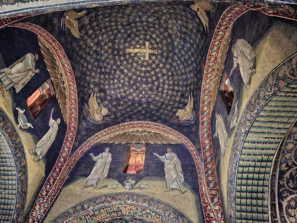 Italijansko mesto z burno preteklostjo in mozaikom, ki navdu&scaron;i tudi otroke in najstnike