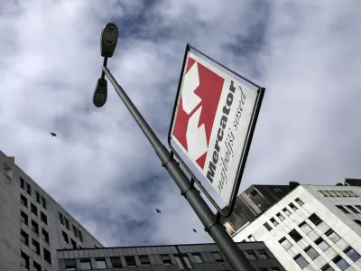 Mercator s prenovo znaka M v veliki godlji