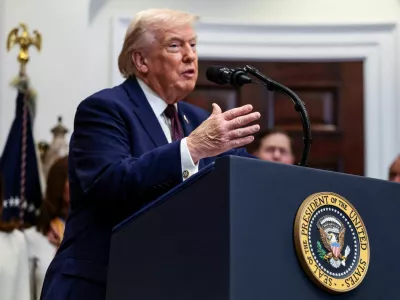 U.S. President Donald Trump makes an announcement about lowering the cost of drug prices, at the Roosevelt Room of the White House in Washington, D.C., U.S., December 19, 2025. REUTERS/Evelyn Hockstein