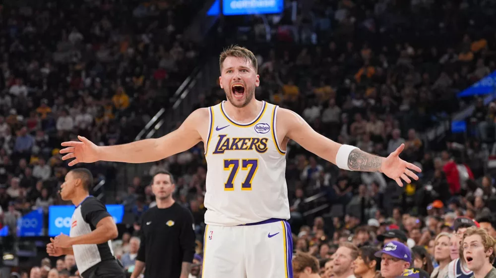 Los Angeles Lakers forward/guard Luka Doncic (77) reacts to a play during the first half of an NBA basketball game against the Los Angeles Clippers Saturday, Dec. 20, 2025, in Inglewood, Calif. (AP Photo/Jae C. Hong)