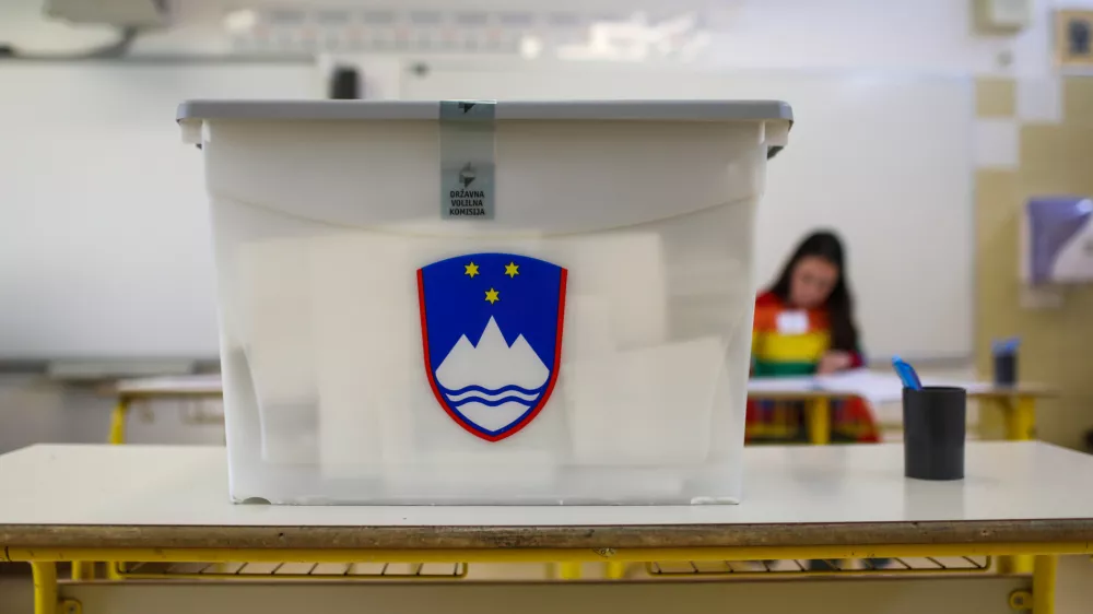 - Voli&scaron;če O&Scaron; Valentina Vodnika, Zg. &Scaron;i&scaron;ka -- 24.04.2022 &ndash; Parlamentarne volitve 2022 - Volitve devetega sklica Državnega zbora Republike Slovenije - druge redne državnozborske volitve po letu 2008 //FOTO: Bojan Velikonja