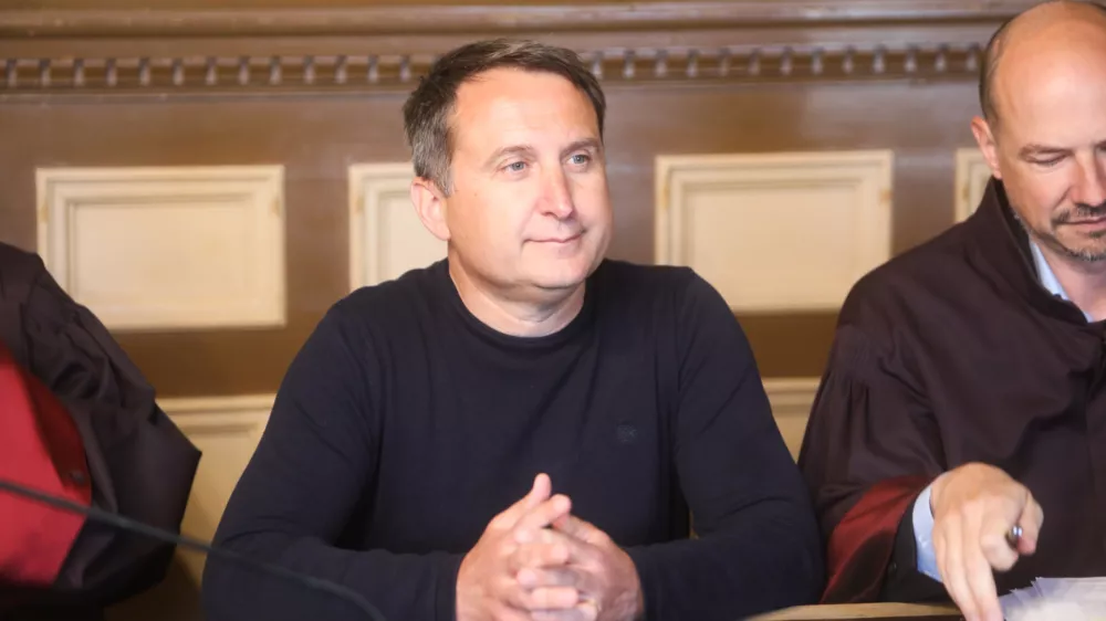 Pravnomočna sodba: Nekdanji direktor zahteval "sponzorstvo" za boksarje