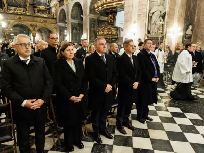 Ljubljana, stolnica sv. Nikolaja.Masa za domovino ob dnevu samostojnosti in enotnosti.