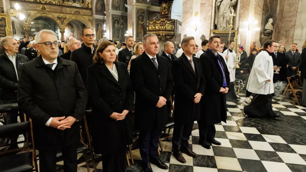 Ljubljana, stolnica sv. Nikolaja.Masa za domovino ob dnevu samostojnosti in enotnosti.