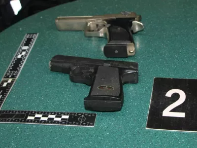 zaseg dveh pi&scaron;tol