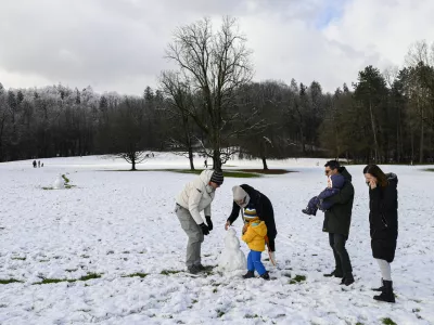 SnegvremeSnežna idilapark Tivoli- 02.12.2023 - Zasnežena Ljubljana. //FOTO: Nik Erik Neubauer