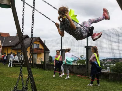 K pouku ne, na plesni nastop in smučanje ja