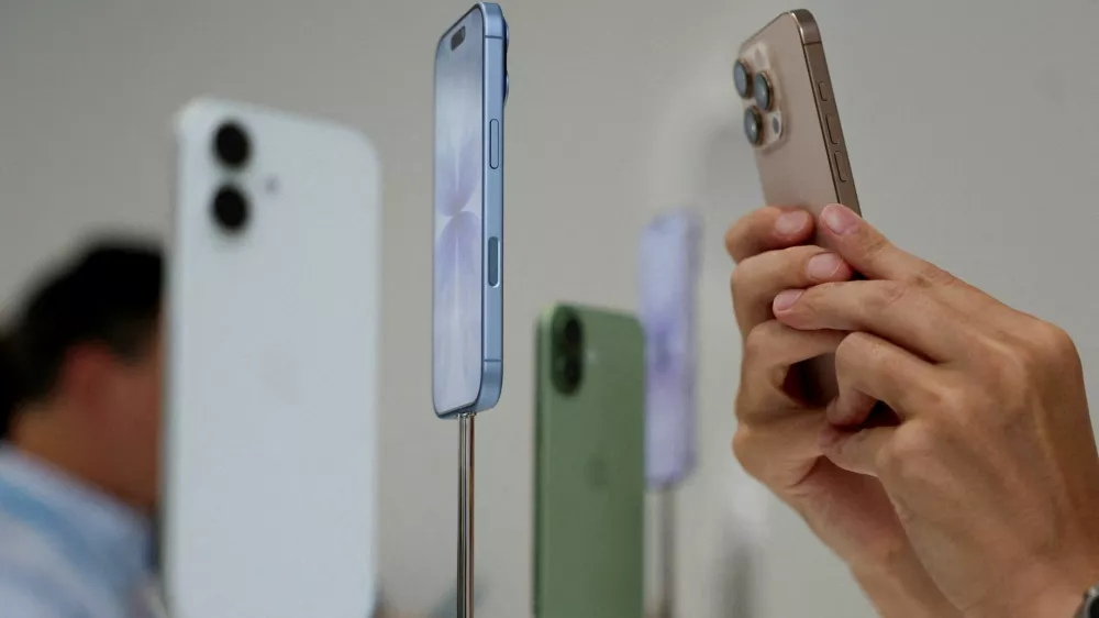 FILE PHOTO: A person uses a phone to capture iPhones on display during Apple's event at the Steve Jobs Theater in Cupertino, California, U.S. September 9, 2025. REUTERS/Manuel Orbegozo/File Photo