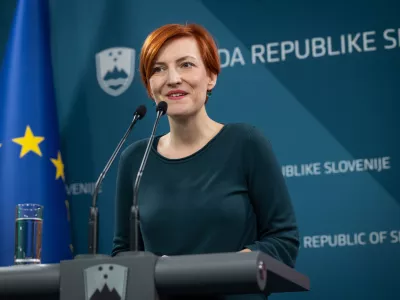 Ljubljana, vlada.Novinarska konferenca po redni tedenski seji vlade.Ministrica za kulturo Asta Vrecko.