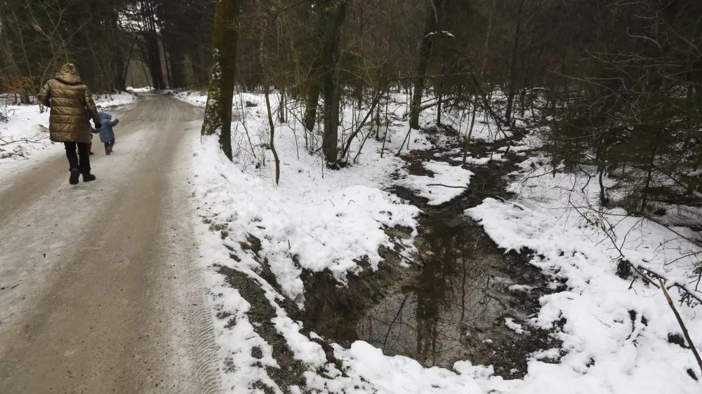 Bolni&scaron;ke po novem: Dom, radij petih kilometrov ali izjema?