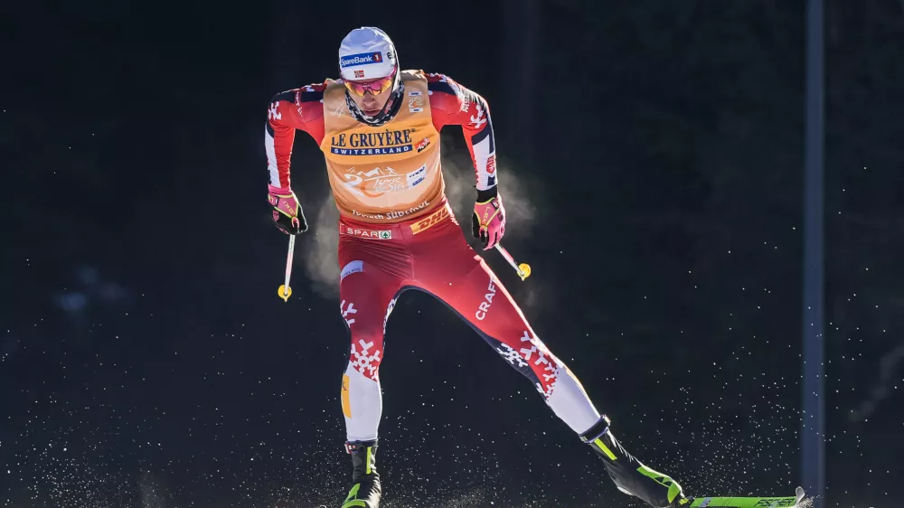 Norway's Johannes H&oslash;sflot Kl&aelig;bo competes on his way to win the men's 20 km pursuit classic, part of the Tour de ski, cross-country skiing event, in Dobbiaco, Italy, Thursday, Jan. 1, 2026. (Terje Pedersen/NTB Scanpix via AP)