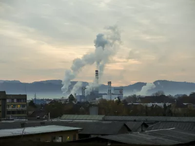 - 20.11.2023 - Termoelektrarna Toplarna Ljubljana Moste, TE-TOL - mraz - zima - dim //FOTO: Luka Cjuha