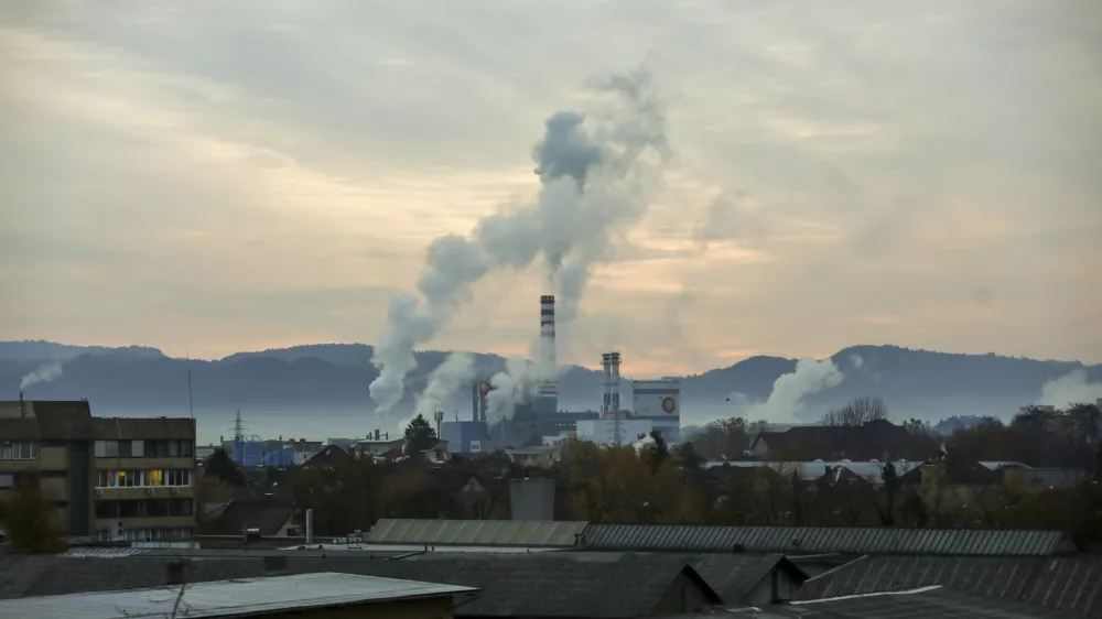 - 20.11.2023 - Termoelektrarna Toplarna Ljubljana Moste, TE-TOL - mraz - zima - dim //FOTO: Luka Cjuha