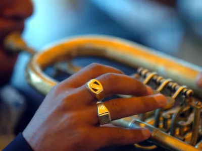 - Srbija - Guča 2005 - Zbor Dragačevskih trubačev - največji festival etno glasbe v Evropi, trubači - trobentači//FOTO: Bojan VelikonjaOPOMBA: ZA OBJAVO V SOBOTNI PRILOGI - REPORTAŽA 