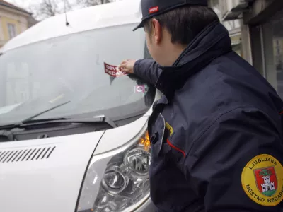 - Mestno redarstvo MOL, ljubljanski mestni redar - obvestilo redarstva  //FOTO: Jaka Adamič