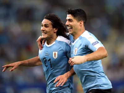 Soccer Football - Copa America Brazil 2019 - Group C - Chile v Uruguay - Maracana Stadium, Rio de Janeiro, Brazil - June 24, 2019  Uruguay's Edinson Cavani celebrates scoring their first goal with Luis Suarez            REUTERS/Ricardo Moraes