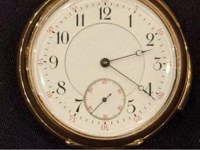 Zlata žepna ura Isidorja Strausa, žrtve potopa Titanika, je bila na dražbi prodana za približno 2,08 milijona evrov. Foto: Wikipedia