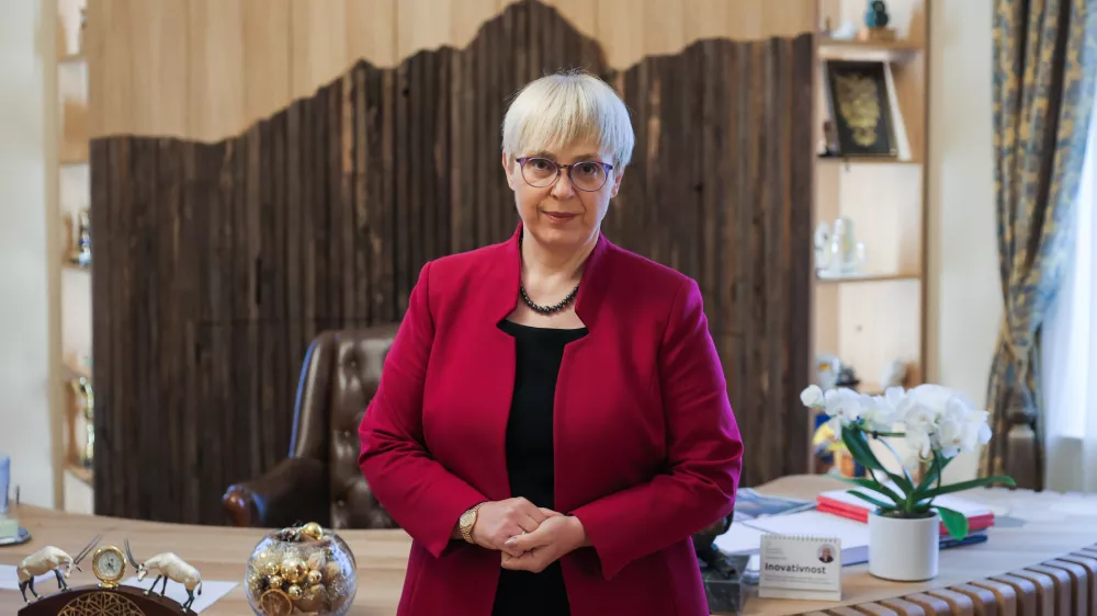 Ljubljana, Predsedniska palaca.Dogodek Dan samostojnosti in enotnosti v predsedniski palaci z ogledom prostorov, udelezence je sprejela tudi predsednica republike Natasa Pirc Musar.