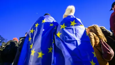 Na sn&iacute;mke demon&scaron;tranti počas protivl&aacute;dneho zhromaždenia Slovensko je Eur&oacute;pa na N&aacute;mest&iacute; Slobody v Bratislave 24. janu&aacute;ra 2025. Vo viacer&yacute;ch mest&aacute;ch Slovenska sa v piatok večer konaj&uacute; protesty, ktor&yacute;m cieľom je zd&ocirc;razniť, že Slovensko patr&iacute; do Eur&oacute;pskej &uacute;nie a Severoatlantickej aliancie. TASR o tom informovala Katar&iacute;na C&iacute;bikov&aacute; z iniciat&iacute;vy Mier Ukrajine.,Image: 957297297, License: Rights-managed, Restrictions: Image must be credited: TASR / Profimedia, Model Release: no / Foto: Tasr / Profimedia