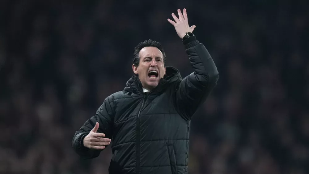 Aston Villa's head coach Unai Emery reacts during the English Premier League soccer match between Arsenal and Aston Villa in London, Tuesday, Dec. 30, 2025. (AP photo/Alastair Grant)