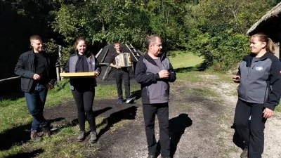 Oglarska dežela - kjer dim že stoletje povezuje generacije