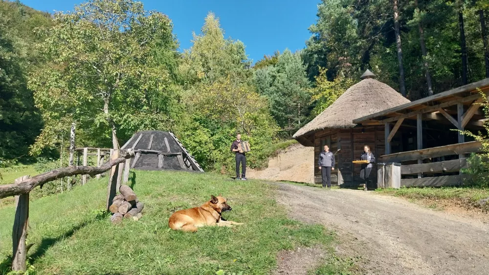 Oglarska dežela - kjer dim že stoletje povezuje generacije