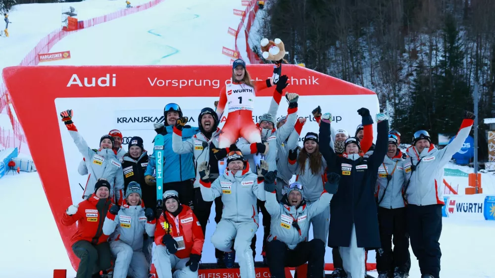 Alpine Skiing - FIS Alpine Ski World Cup - Women's Giant Slalom - Kranjska Gora, Slovenia - January 3, 2026 Switzerland's Camille Rast celebrates on the podium with her team after winning the women's giant slalom REUTERS/Borut Zivulovic