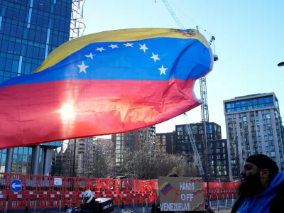 A man from the Communist Party of Britain (CPB) group holds the Venezuelan flag outside the U.S. Embassy in London calling for "Hands off Venezuela!" after U.S. President Donald Trump said the U.S. has struck Venezuela and captured its President Nicolas Maduro and his wife Cilia Flores, in London, Britain, January 3, 2026. REUTERS/Carlos Jasso