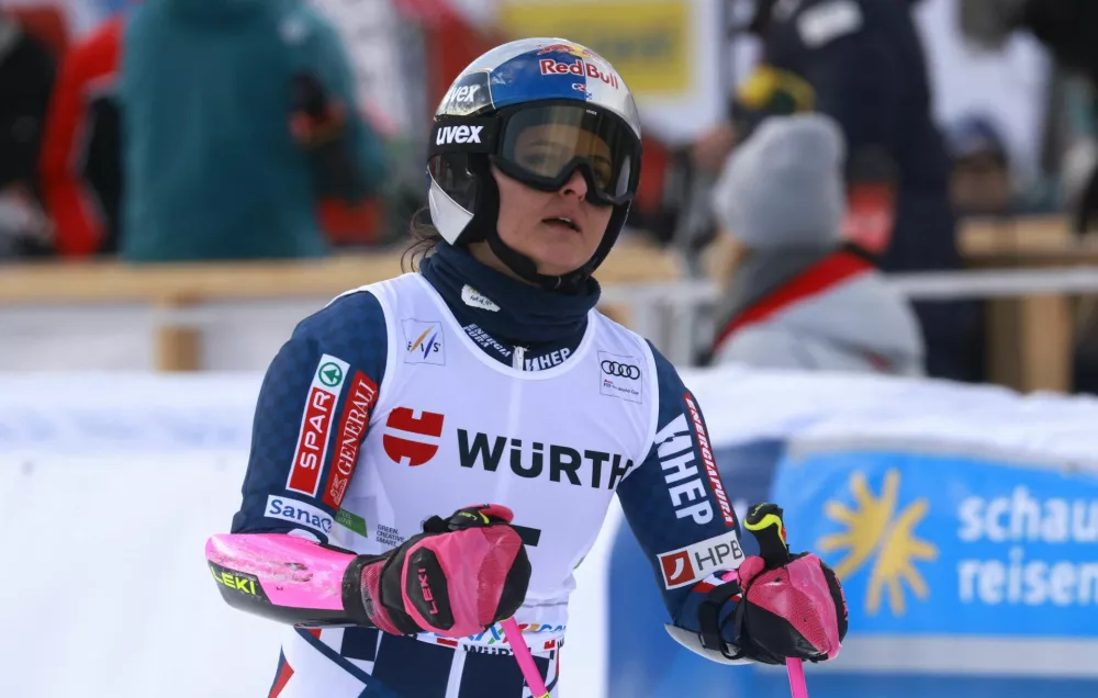 Alpine Skiing - FIS Alpine Ski World Cup - Women's Giant Slalom - Kranjska Gora, Slovenia - January 3, 2026 Croatia's Zrinka Ljutic reacts at the end of her second run REUTERS/Borut Zivulovic