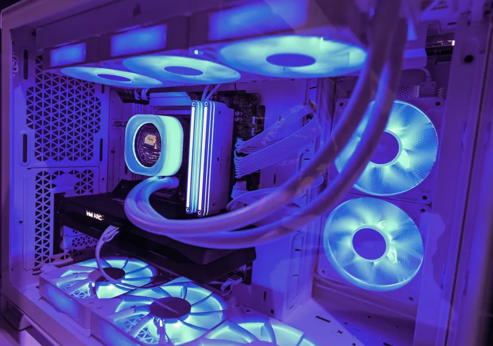 LAS VEGAS, USA - JANUARY 08: A detailed look at a PC computer equipped with an Intel Core processor, Intel Arc graphics processing units, and CORSAIR Dominator Titanium DDR5 Memory on display at the Consumer Electronics Show (CES) 2025, in Las Vegas, Nevada, USA, on January 8 2025. (Photo by Artur Widak/NurPhoto)NO USE FRANCE