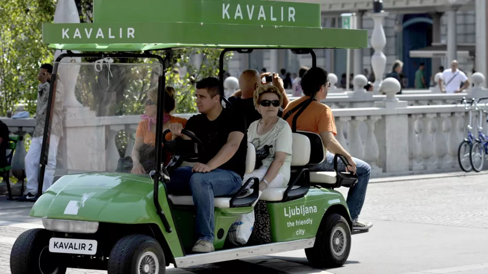 Tromostovje, brezplačni mestni taksi Kavalir, Ljubljana   //FOTO: Tomaž Zajel&scaron;nik